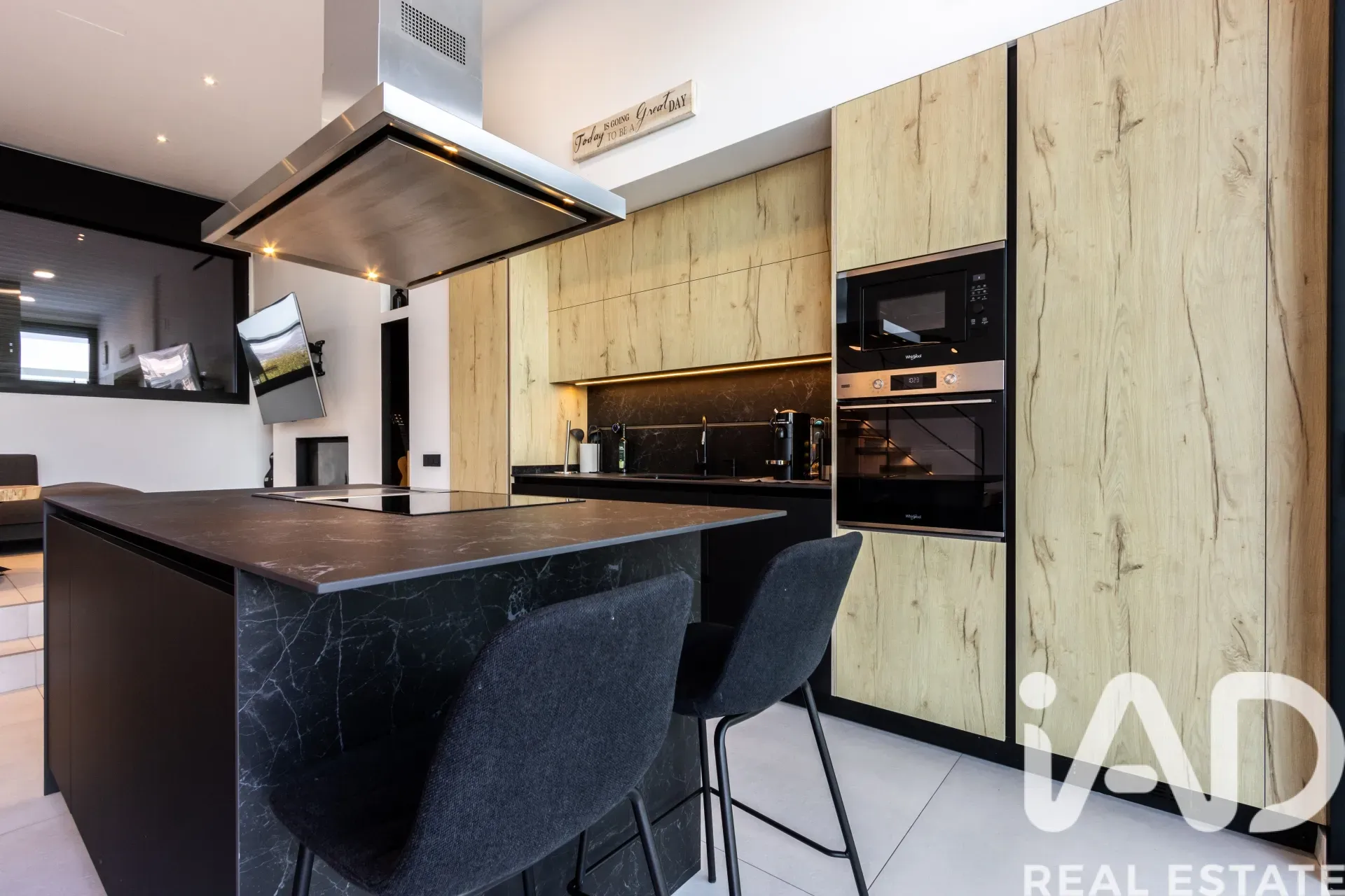 Modern 5-Bedroom House with Pool and Garden in Les Franqueses del Vallès - Image 3