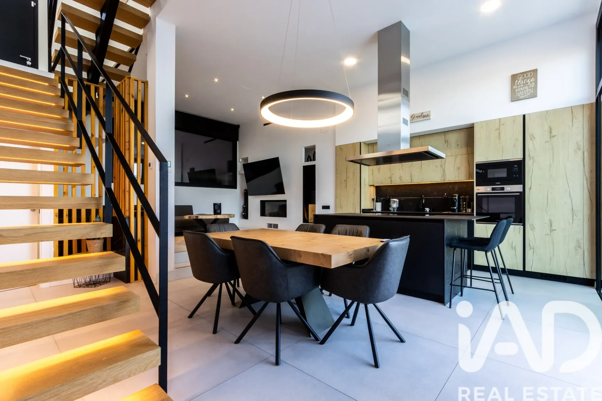 Modern 5-Bedroom House with Pool and Garden in Les Franqueses del Vallès - Image 4