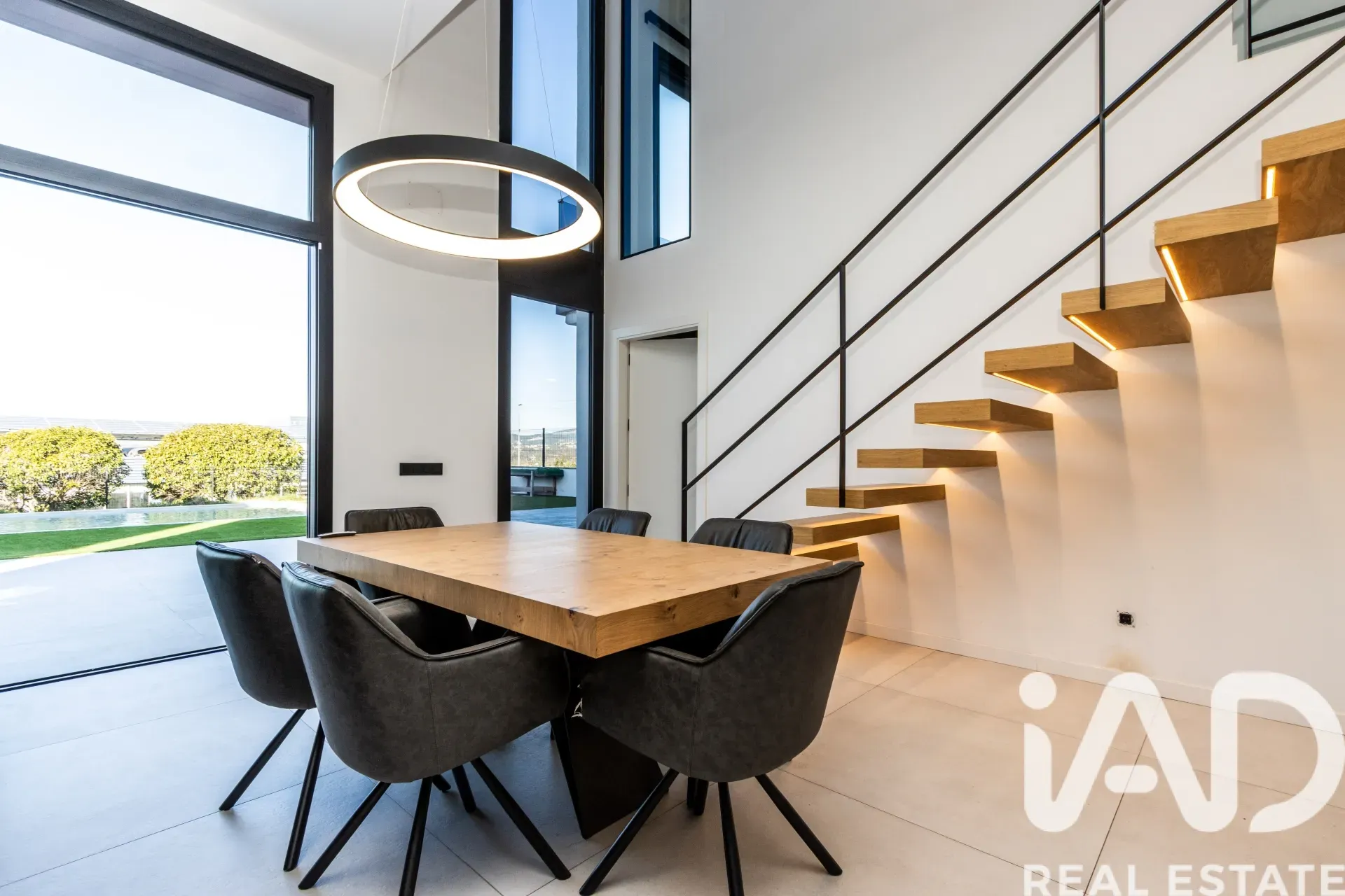 Modern 5-Bedroom House with Pool and Garden in Les Franqueses del Vallès - Image 5