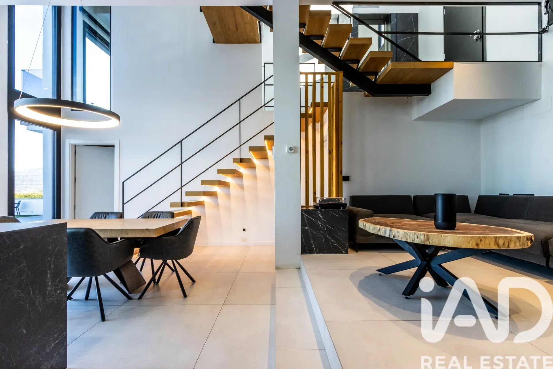 Modern 5-Bedroom House with Pool and Garden in Les Franqueses del Vallès - View image 7 of 39