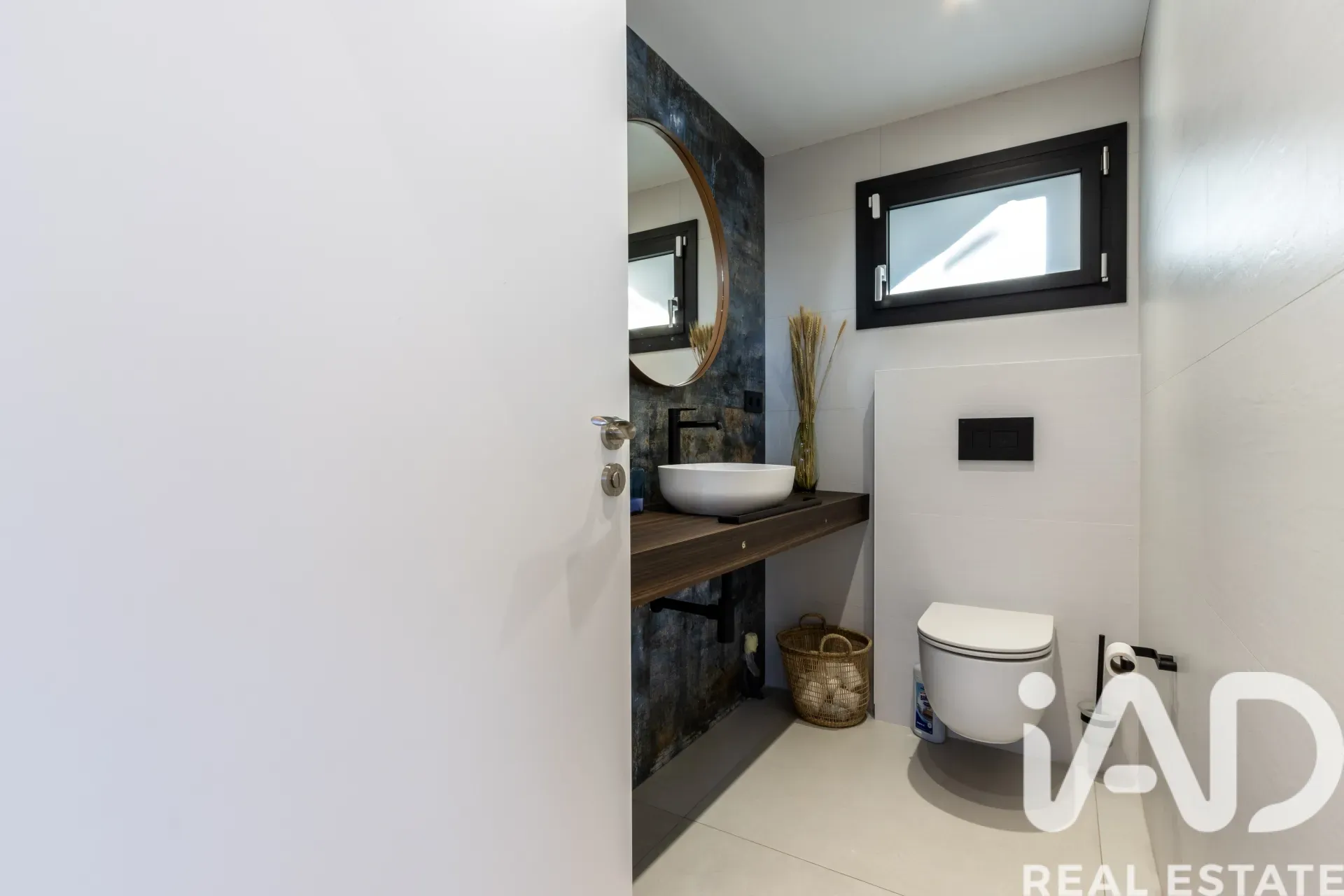 Modern 5-Bedroom House with Pool and Garden in Les Franqueses del Vallès - View image 10 of 39