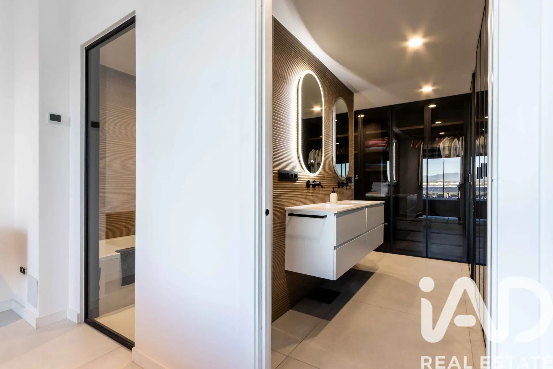 Modern 5-Bedroom House with Pool and Garden in Les Franqueses del Vallès - View image 18 of 39