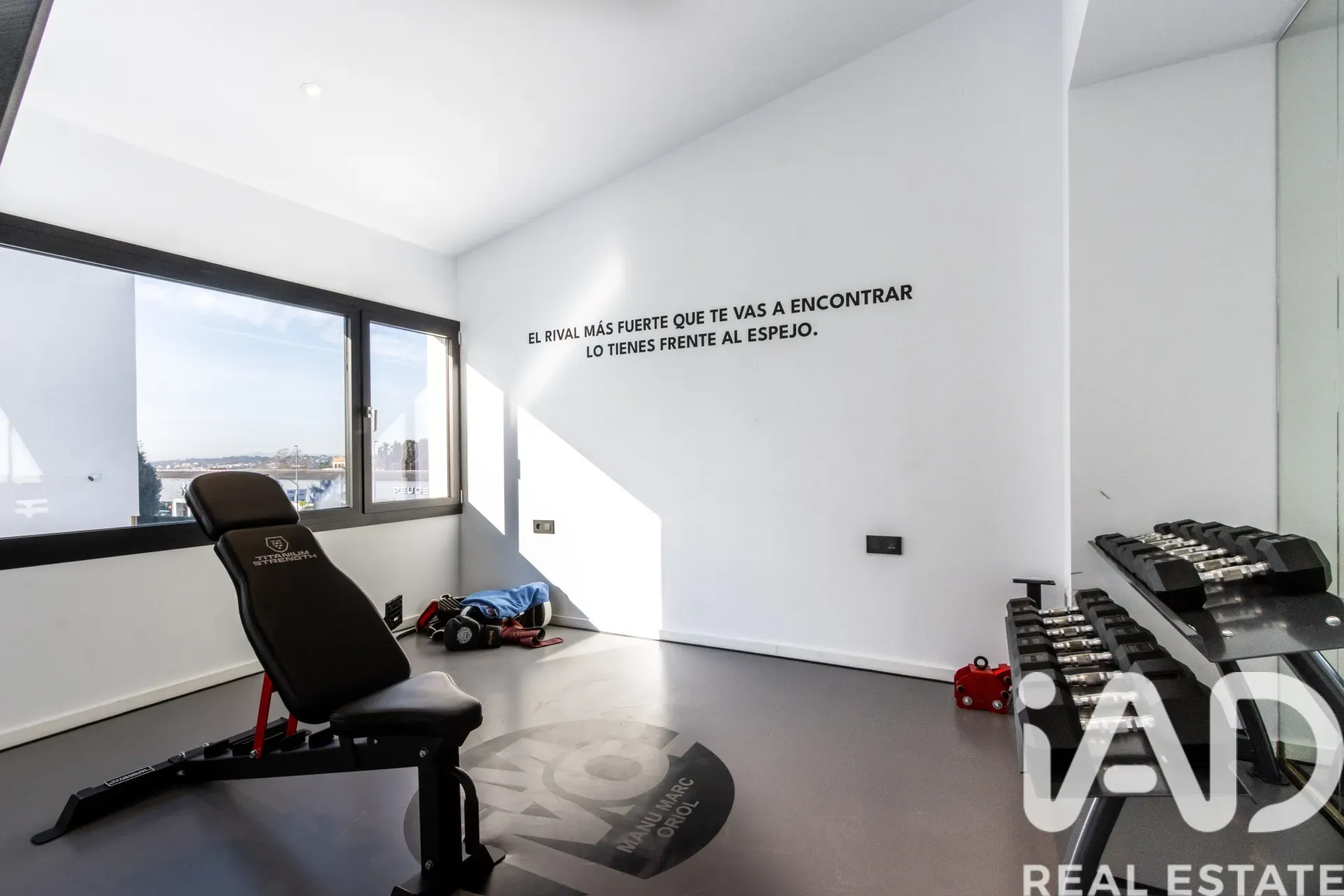 Modern 5-Bedroom House with Pool and Garden in Les Franqueses del Vallès - View image 24 of 39