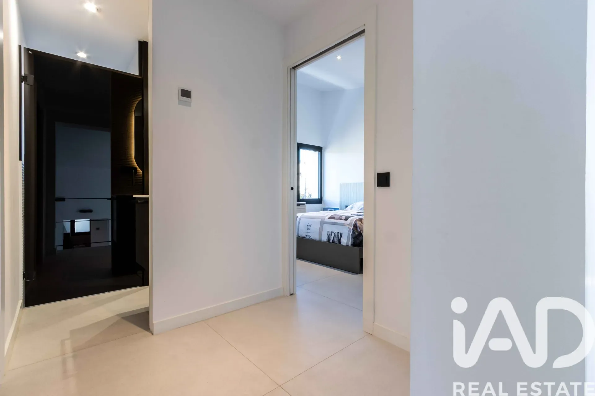 Modern 5-Bedroom House with Pool and Garden in Les Franqueses del Vallès - View image 26 of 39