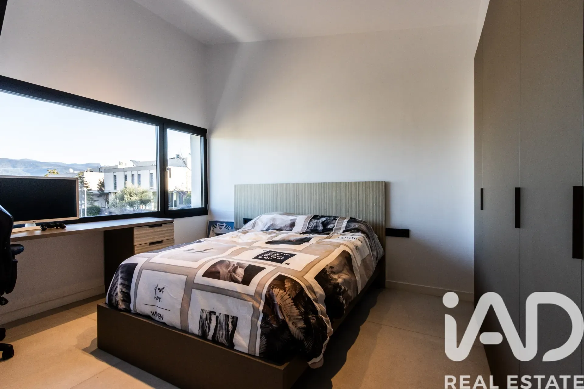 Modern 5-Bedroom House with Pool and Garden in Les Franqueses del Vallès - View image 27 of 39