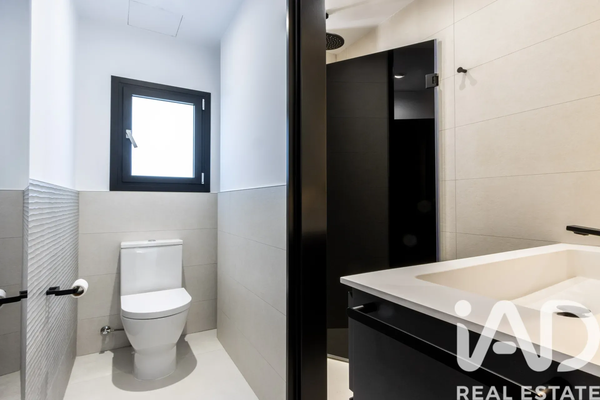 Modern 5-Bedroom House with Pool and Garden in Les Franqueses del Vallès - View image 30 of 39