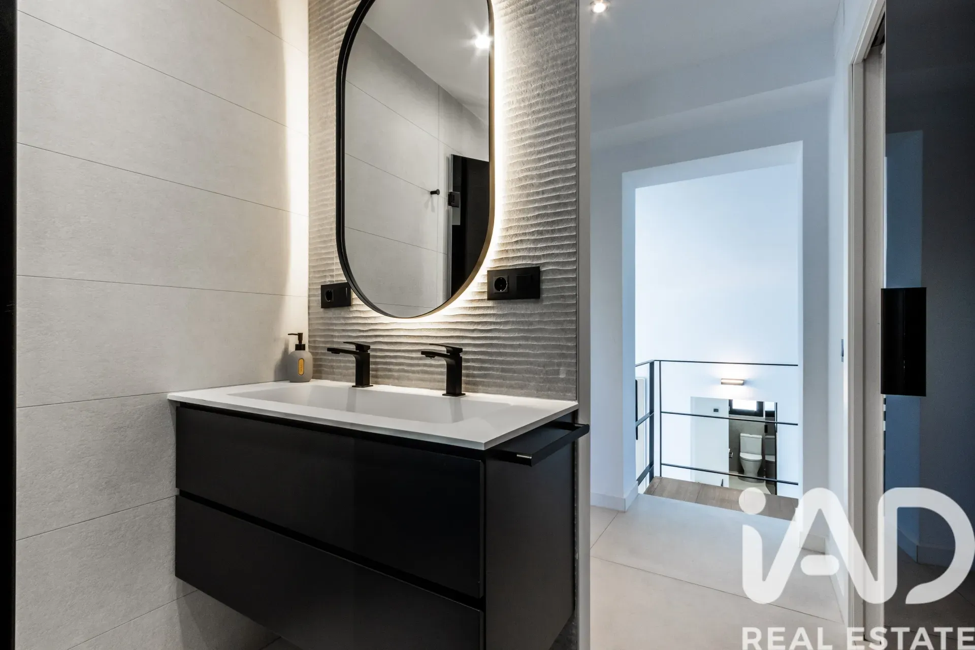 Modern 5-Bedroom House with Pool and Garden in Les Franqueses del Vallès - View image 31 of 39