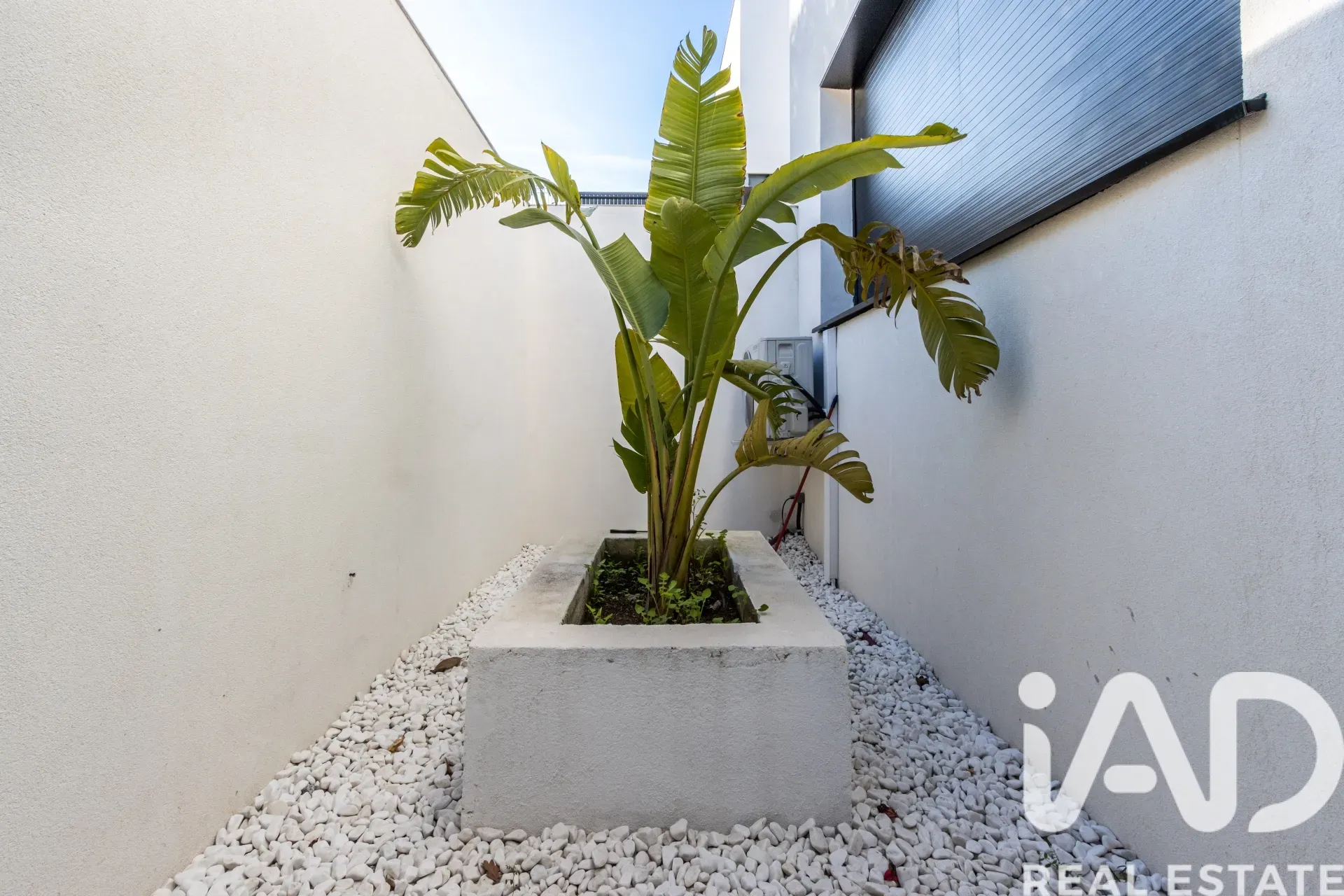 Modern 5-Bedroom House with Pool and Garden in Les Franqueses del Vallès - View image 36 of 39