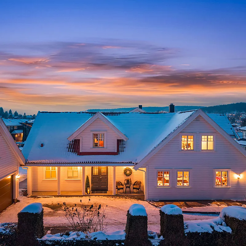 1996 Family Home with Modern Upgrades and Garden in Strømmen, Norway