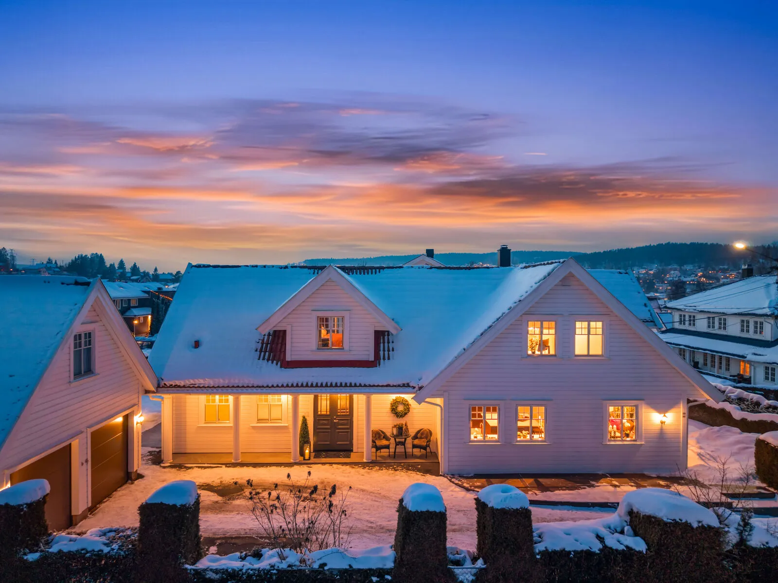 1996 Family Home with Modern Upgrades and Garden in Strømmen, Norway - Image 1