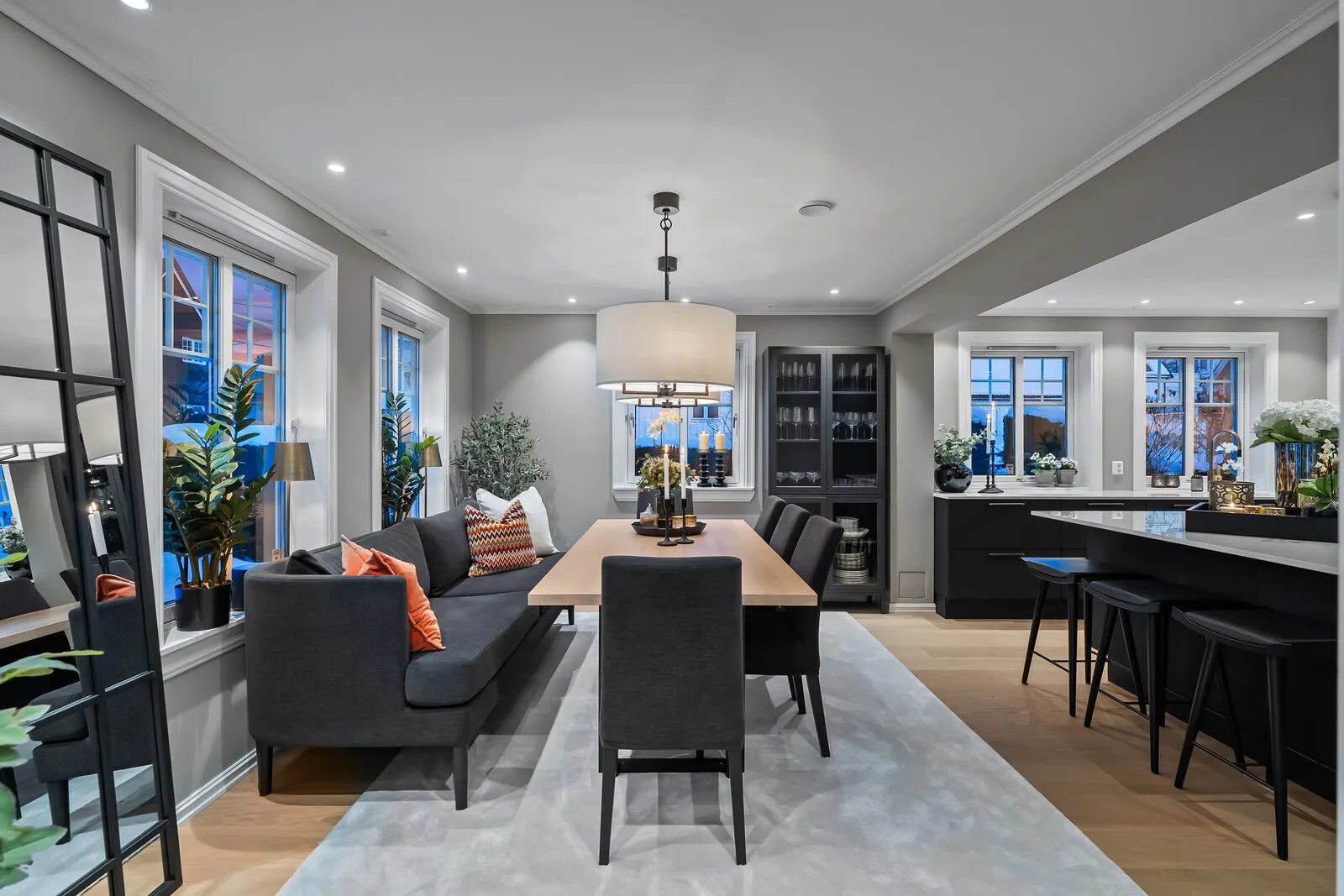 1996 Family Home with Modern Upgrades and Garden in Strømmen, Norway - Image 5