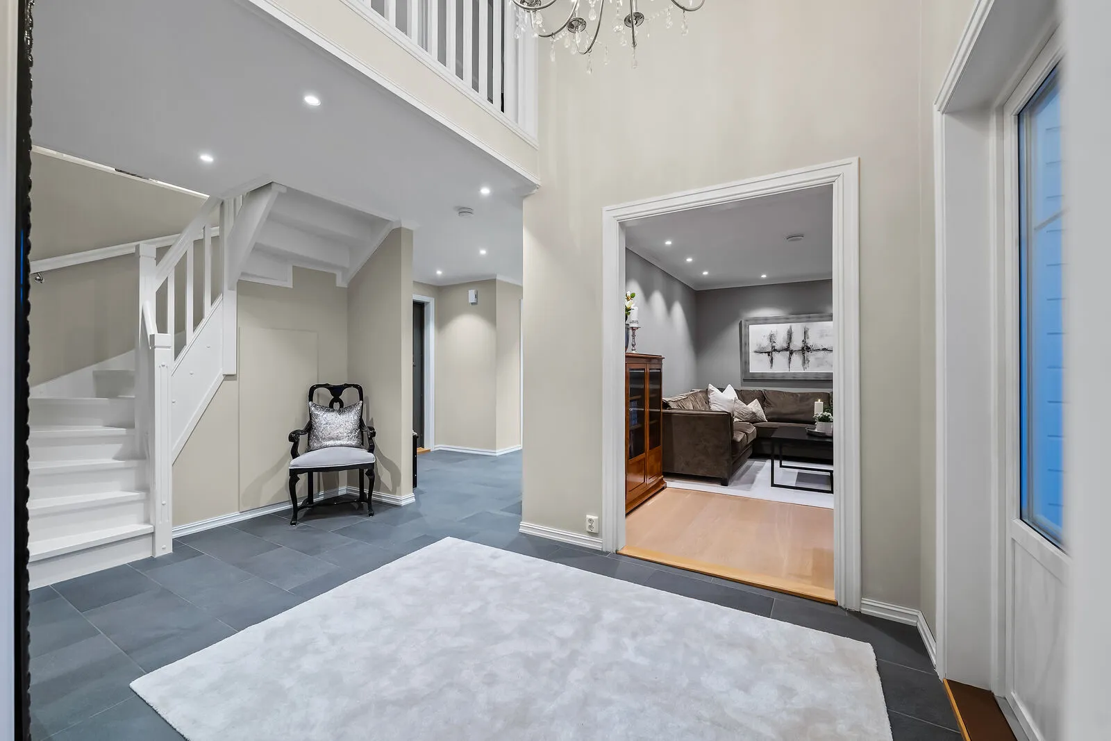 1996 Family Home with Modern Upgrades and Garden in Strømmen, Norway - View image 20 of 44