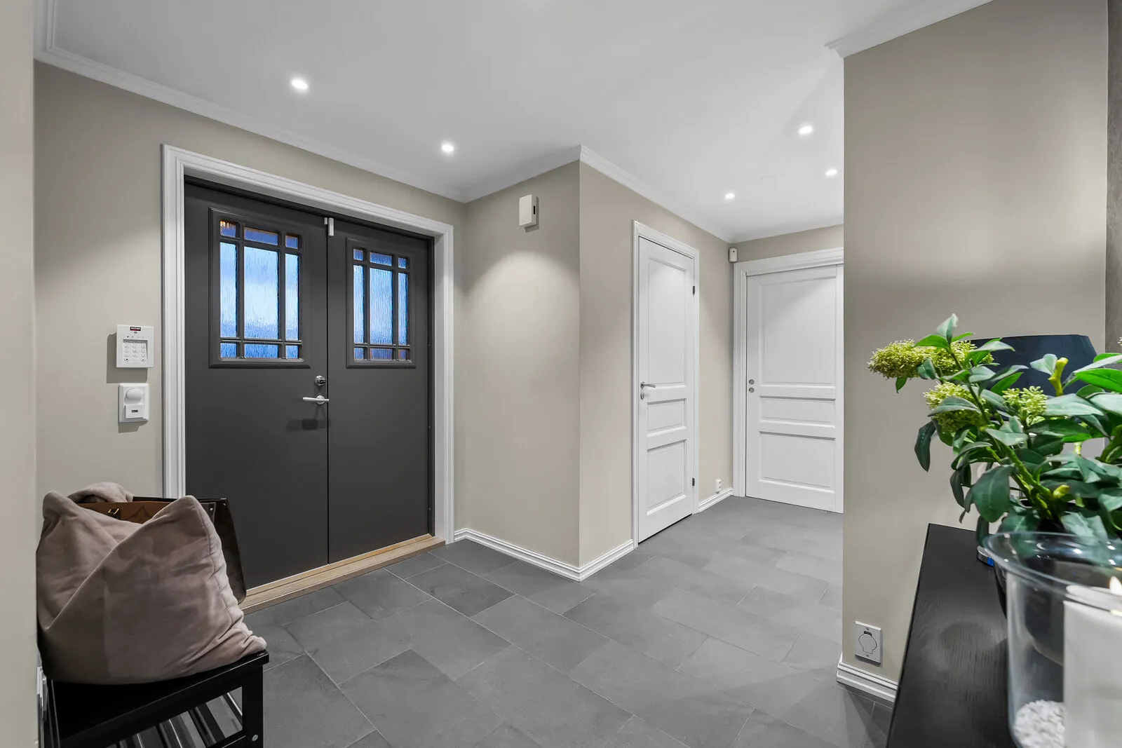 1996 Family Home with Modern Upgrades and Garden in Strømmen, Norway - View image 21 of 44