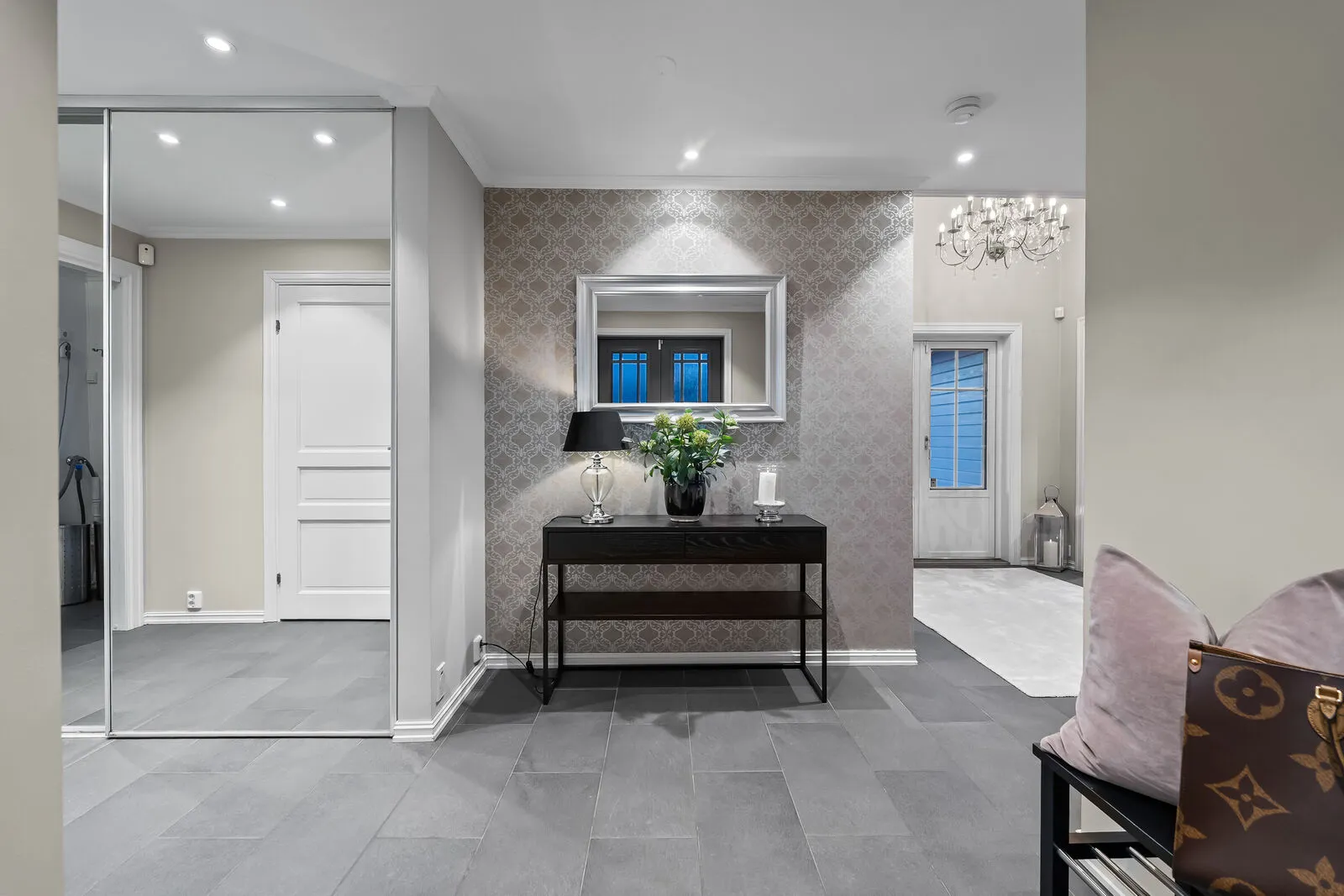 1996 Family Home with Modern Upgrades and Garden in Strømmen, Norway - View image 22 of 44