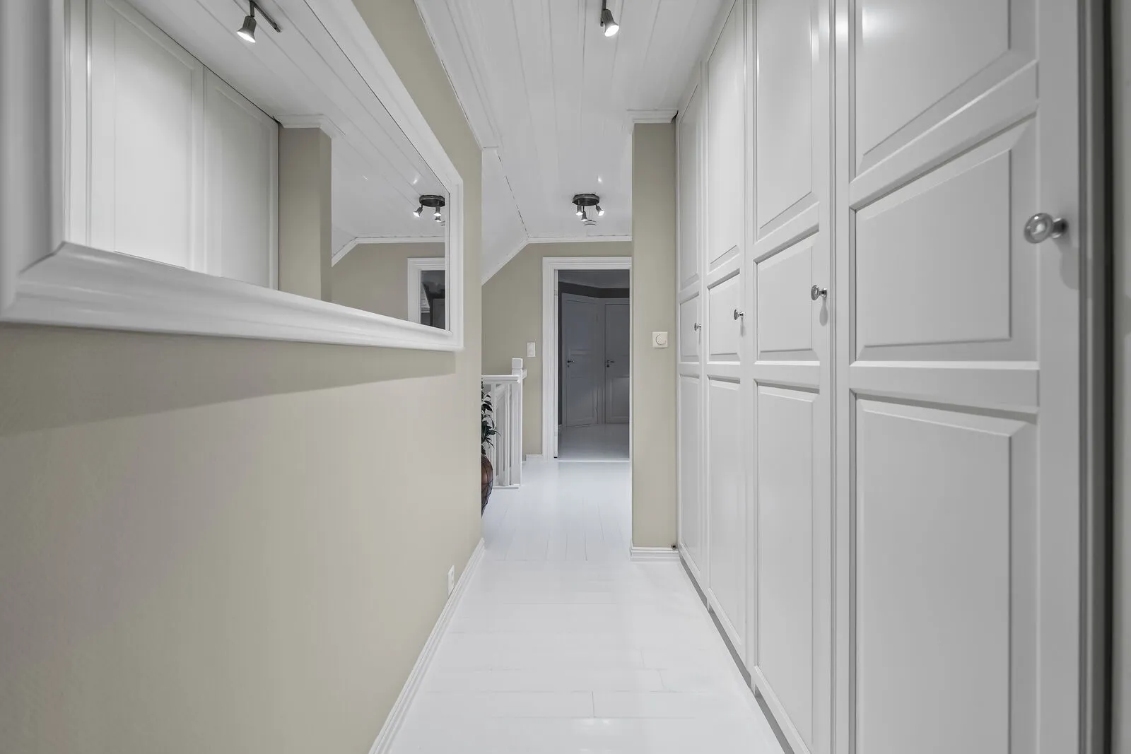 1996 Family Home with Modern Upgrades and Garden in Strømmen, Norway - View image 30 of 44