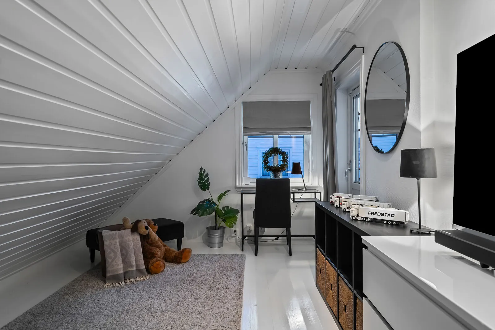 1996 Family Home with Modern Upgrades and Garden in Strømmen, Norway - View image 35 of 44