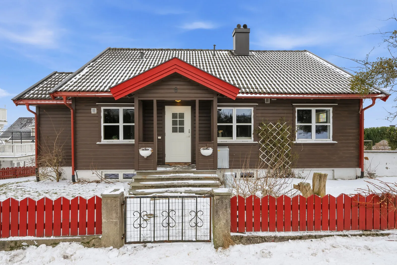 Contemporary 4-Bedroom Family Home with Solar Panels and Fjord View in Horten - Image 1
