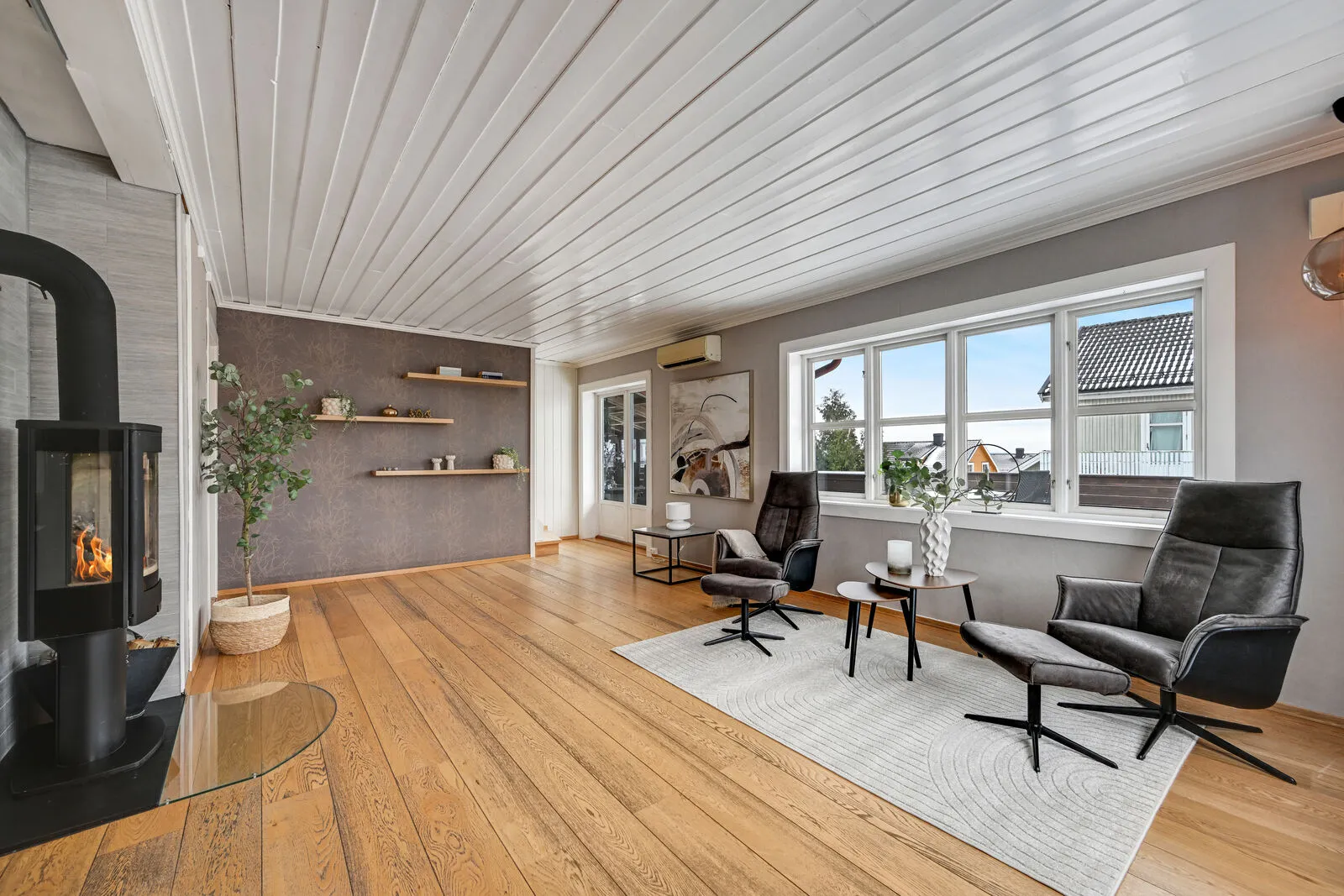 Contemporary 4-Bedroom Family Home with Solar Panels and Fjord View in Horten - View image 6 of 41