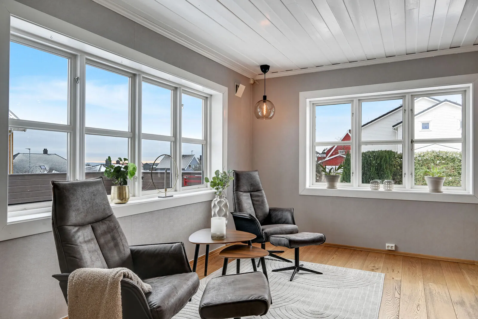 Contemporary 4-Bedroom Family Home with Solar Panels and Fjord View in Horten - View image 9 of 41