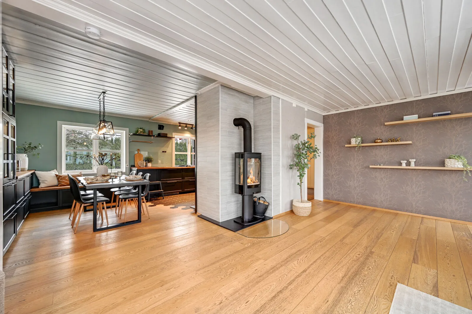 Contemporary 4-Bedroom Family Home with Solar Panels and Fjord View in Horten - View image 10 of 41