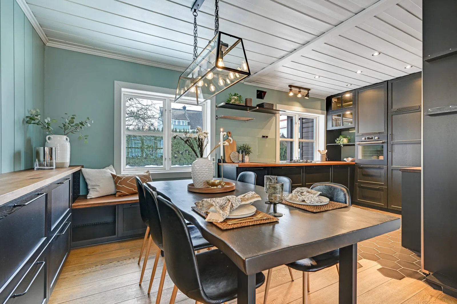 Contemporary 4-Bedroom Family Home with Solar Panels and Fjord View in Horten - View image 12 of 41