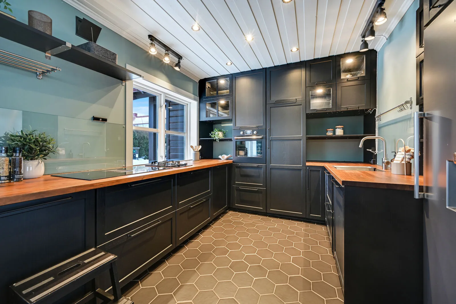 Contemporary 4-Bedroom Family Home with Solar Panels and Fjord View in Horten - View image 13 of 41