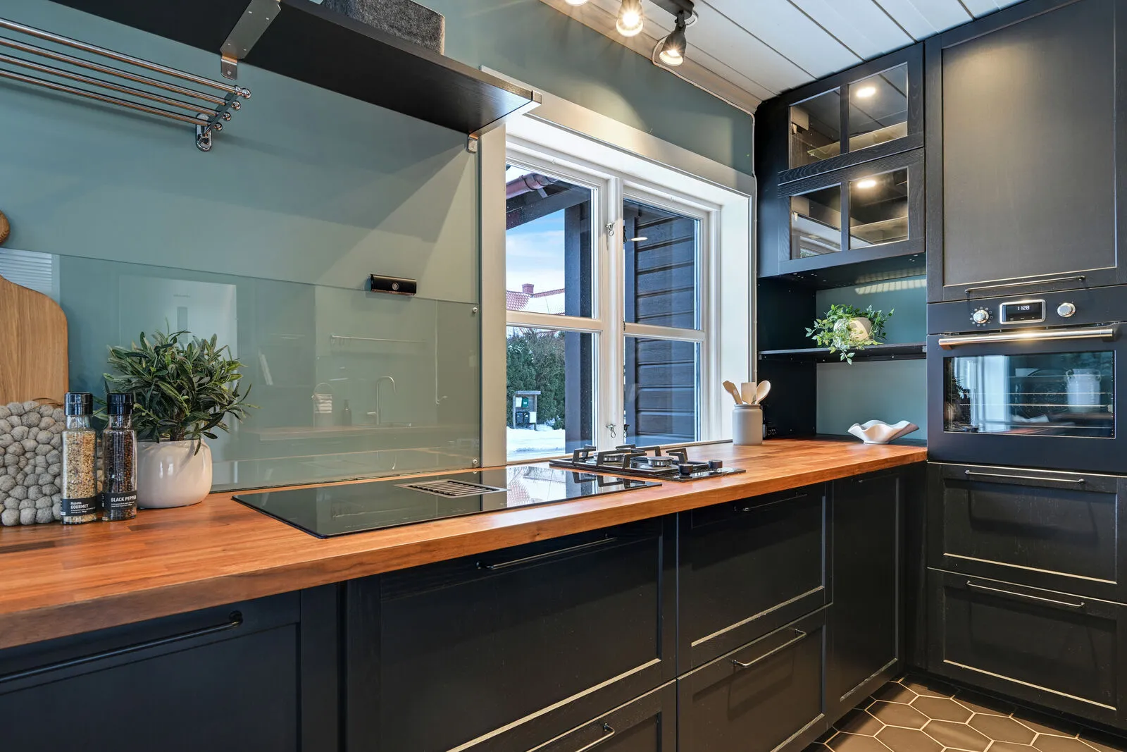 Contemporary 4-Bedroom Family Home with Solar Panels and Fjord View in Horten - View image 14 of 41