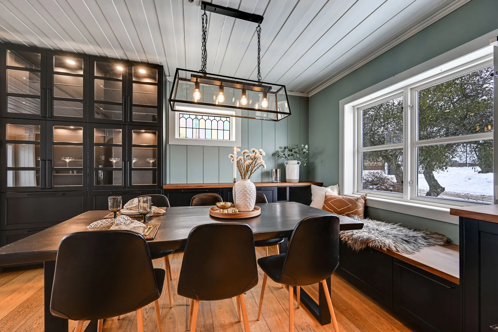 Contemporary 4-Bedroom Family Home with Solar Panels and Fjord View in Horten - View image 17 of 41