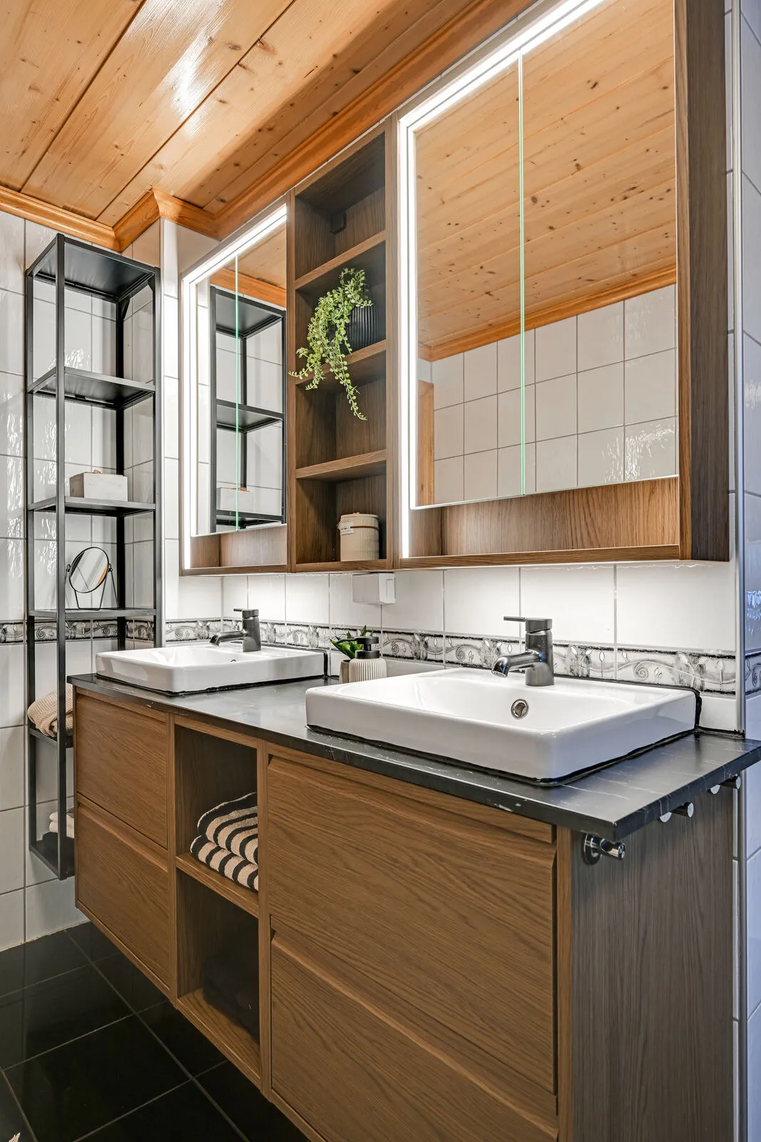 Contemporary 4-Bedroom Family Home with Solar Panels and Fjord View in Horten - View image 21 of 41