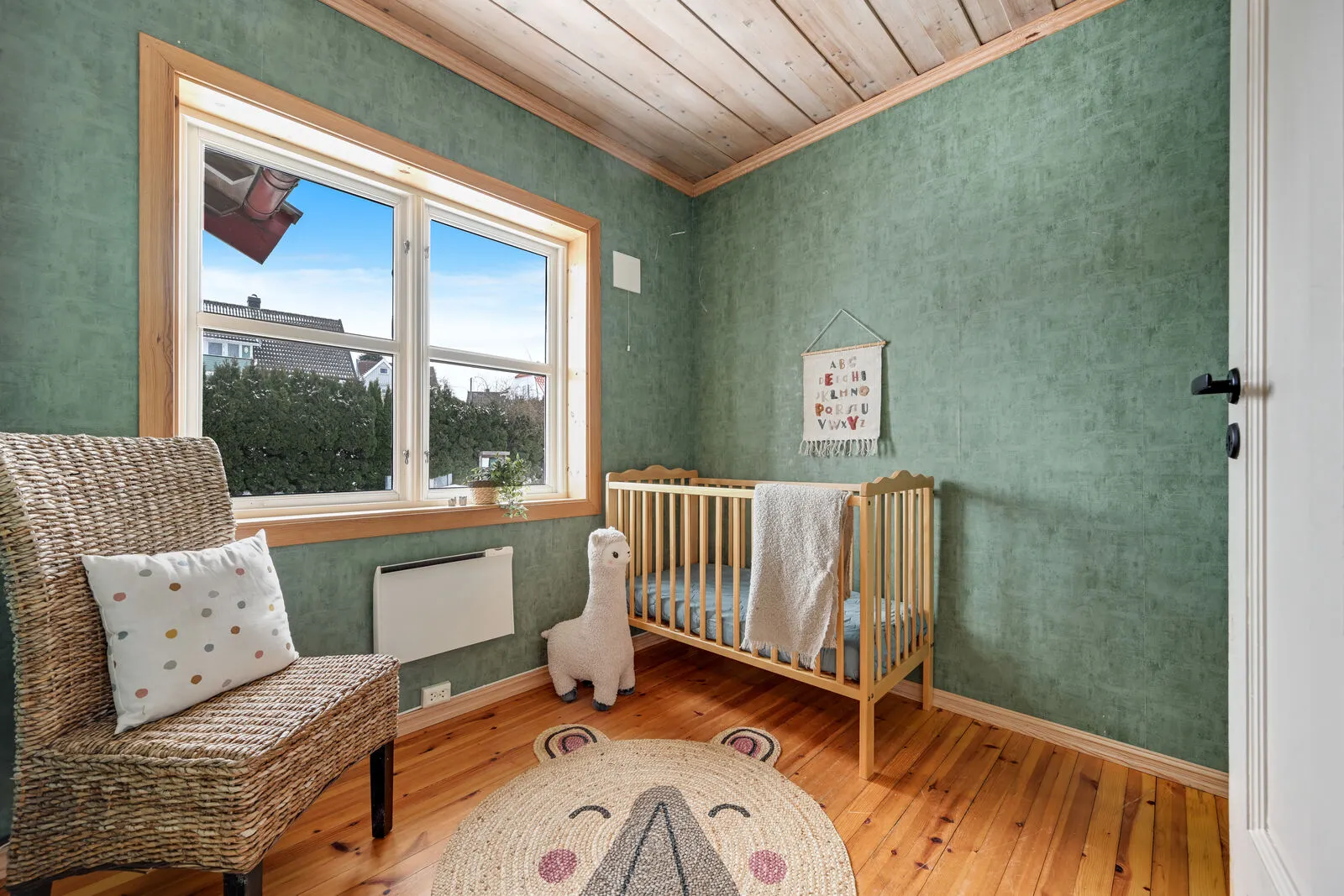 Contemporary 4-Bedroom Family Home with Solar Panels and Fjord View in Horten - View image 24 of 41