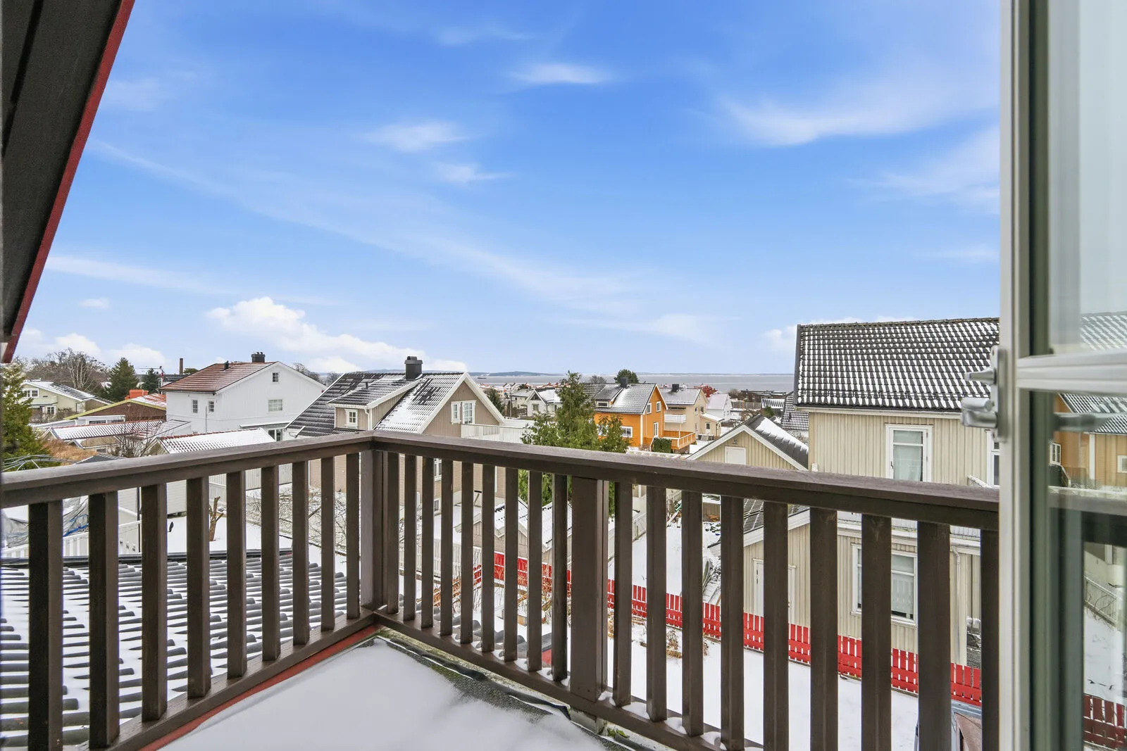 Contemporary 4-Bedroom Family Home with Solar Panels and Fjord View in Horten - View image 29 of 41