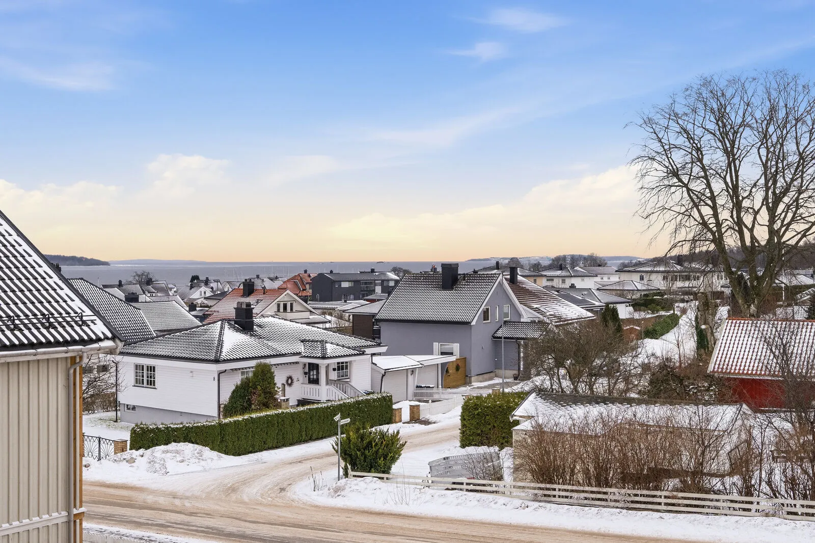 Contemporary 4-Bedroom Family Home with Solar Panels and Fjord View in Horten - View image 32 of 41
