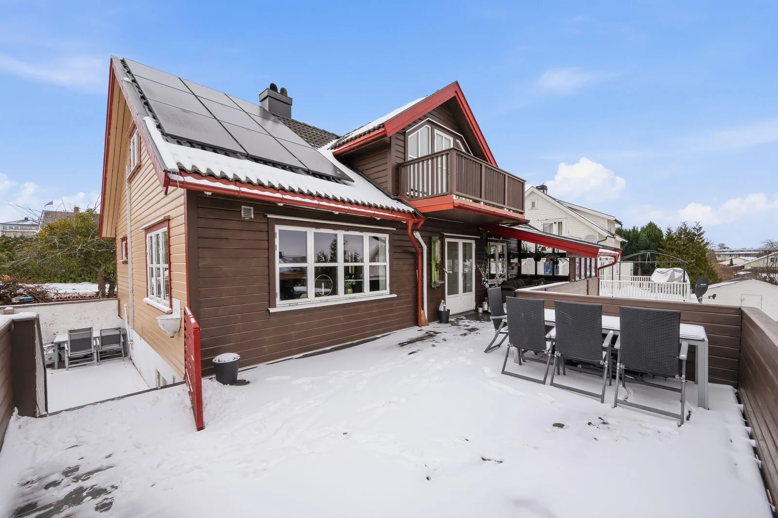 Contemporary 4-Bedroom Family Home with Solar Panels and Fjord View in Horten - View image 38 of 41