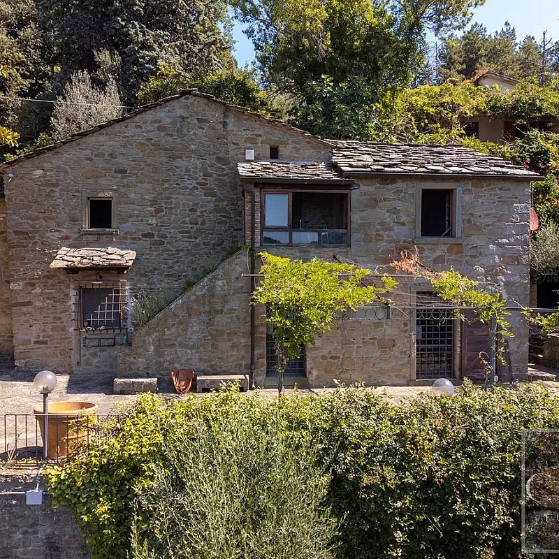 Toscansk bondegård med stor have og pool nær Cortona