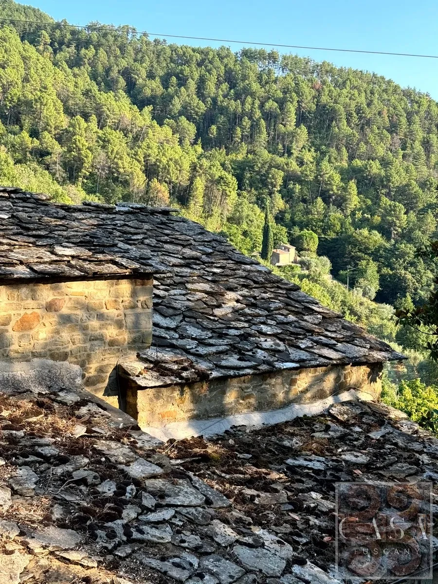 Tuscan Farmhouse with Expansive Gardens and Pool near Cortona - View image 10 of 30