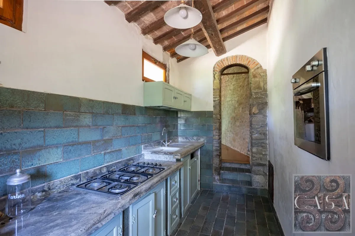 Tuscan Farmhouse with Expansive Gardens and Pool near Cortona - View image 12 of 30