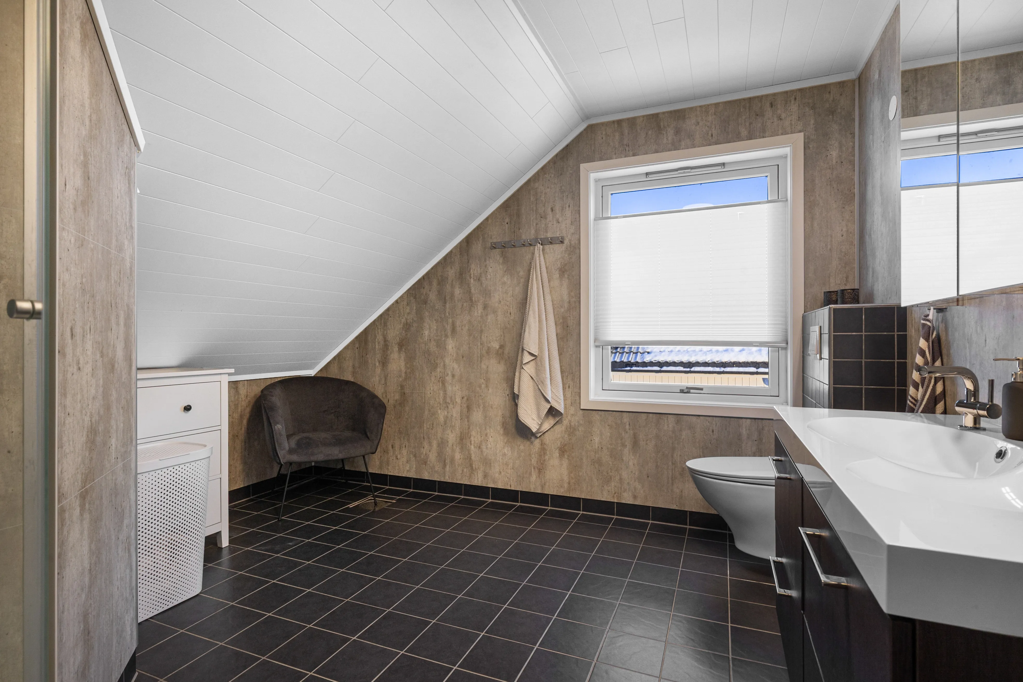 Family-Friendly 3-Bedroom House with Garden and Terrace in Mo i Rana - View image 26 of 32