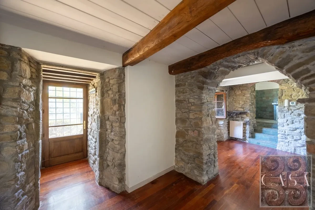Tuscan Farmhouse with Expansive Gardens and Pool near Cortona - View image 13 of 30
