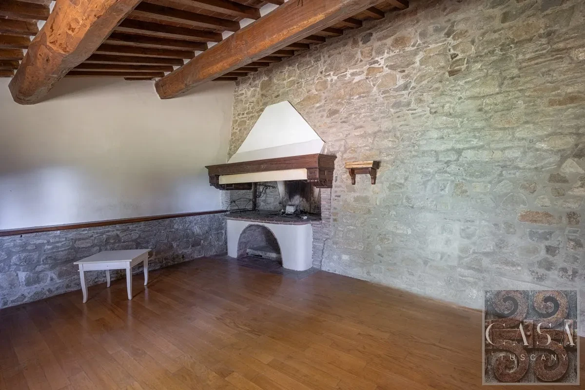 Tuscan Farmhouse with Expansive Gardens and Pool near Cortona - View image 15 of 30