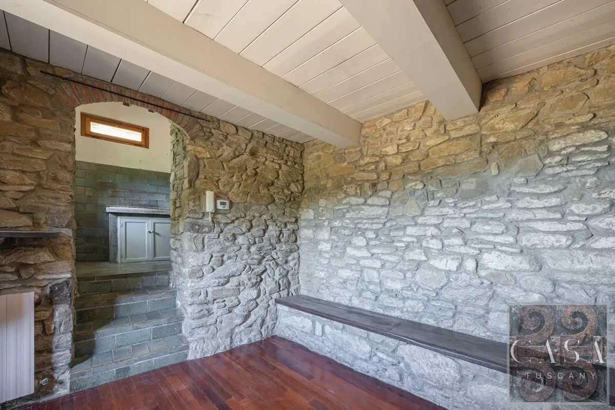 Tuscan Farmhouse with Expansive Gardens and Pool near Cortona - View image 18 of 30