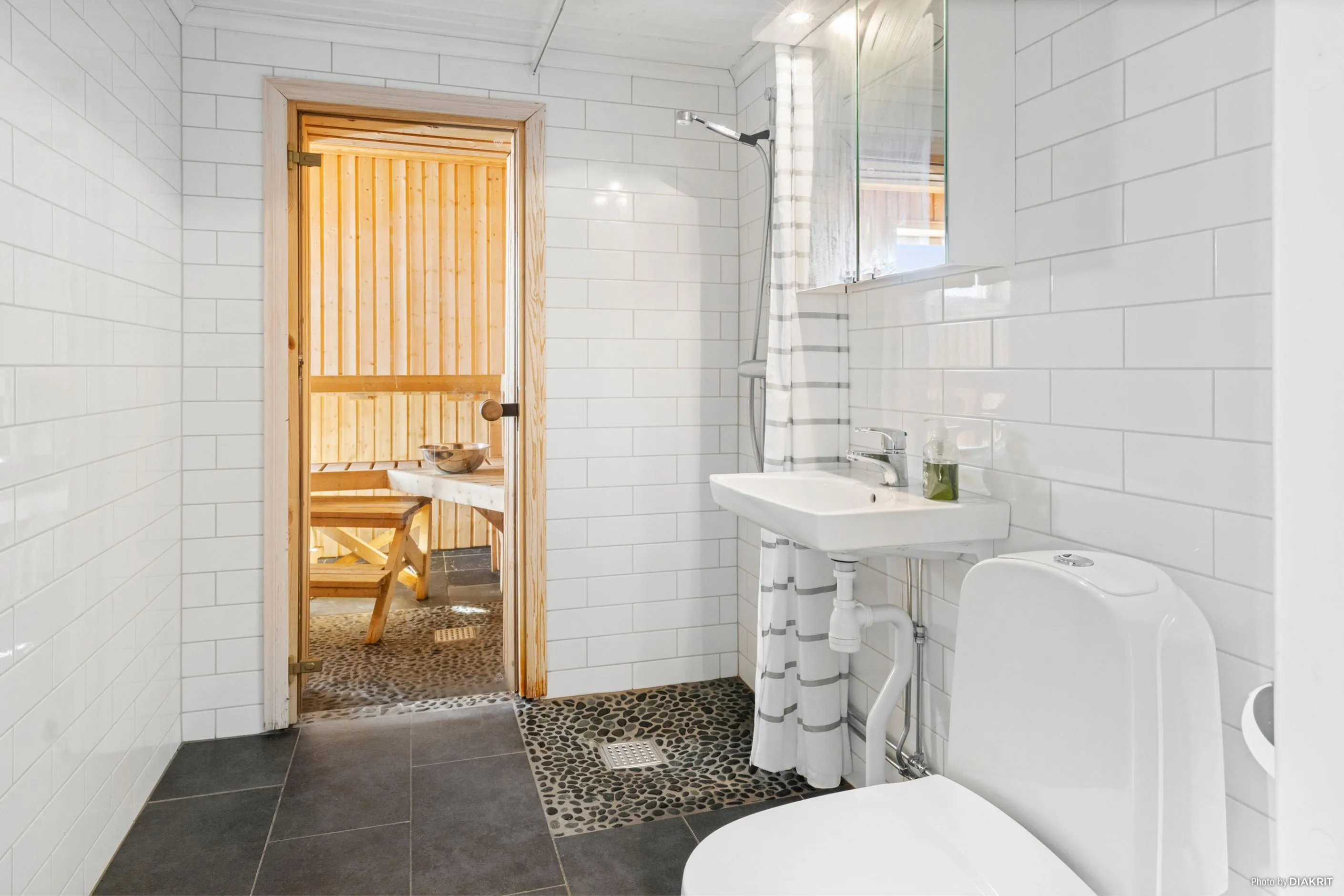 10-Bedroom Dual Living House in Kittelfjäll with Balcony and Parking - View image 23 of 57