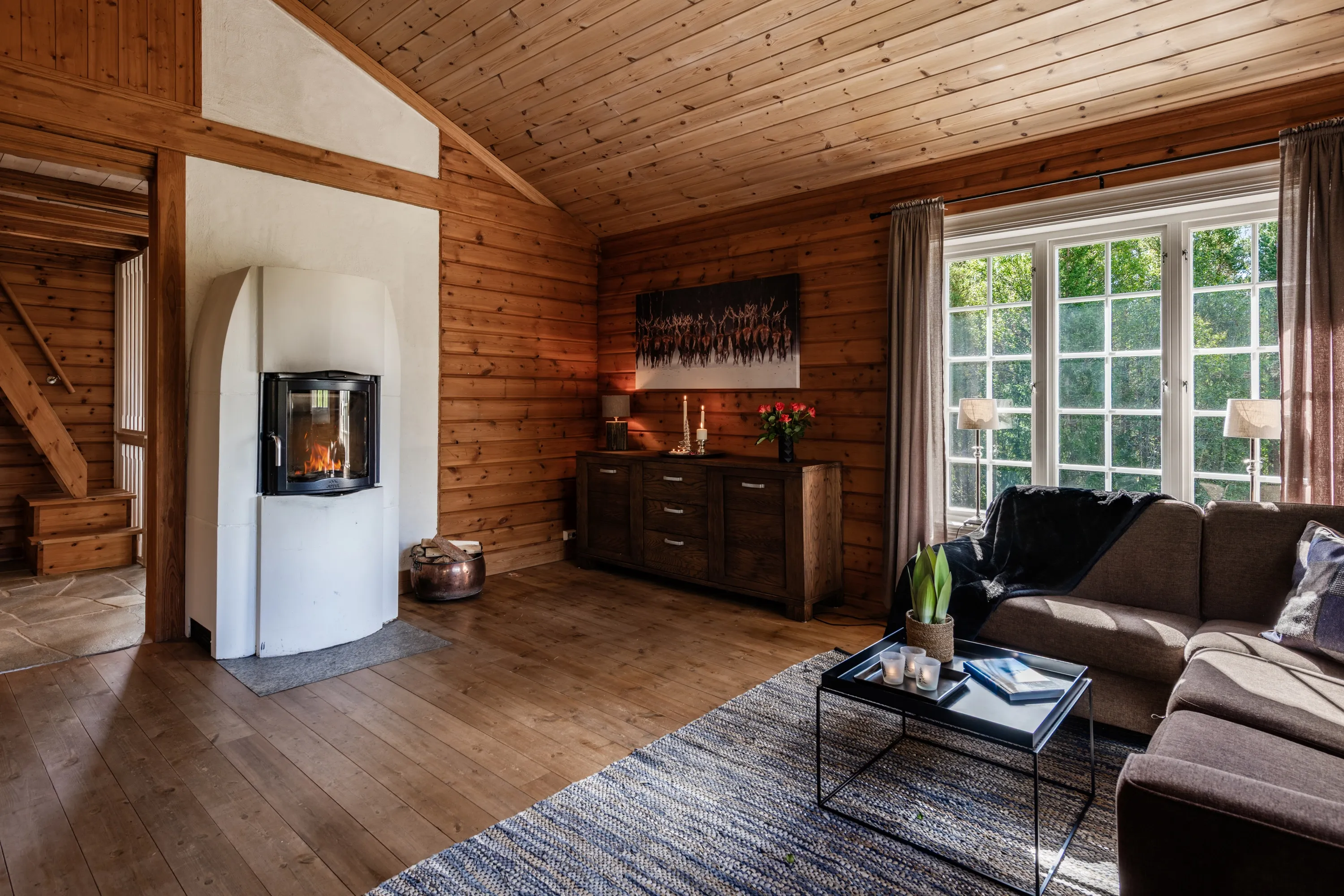 1940s Norwegian Cabin with Expansive Grounds in Geilo, Ideal for Skiing Enthusiasts - Image 4