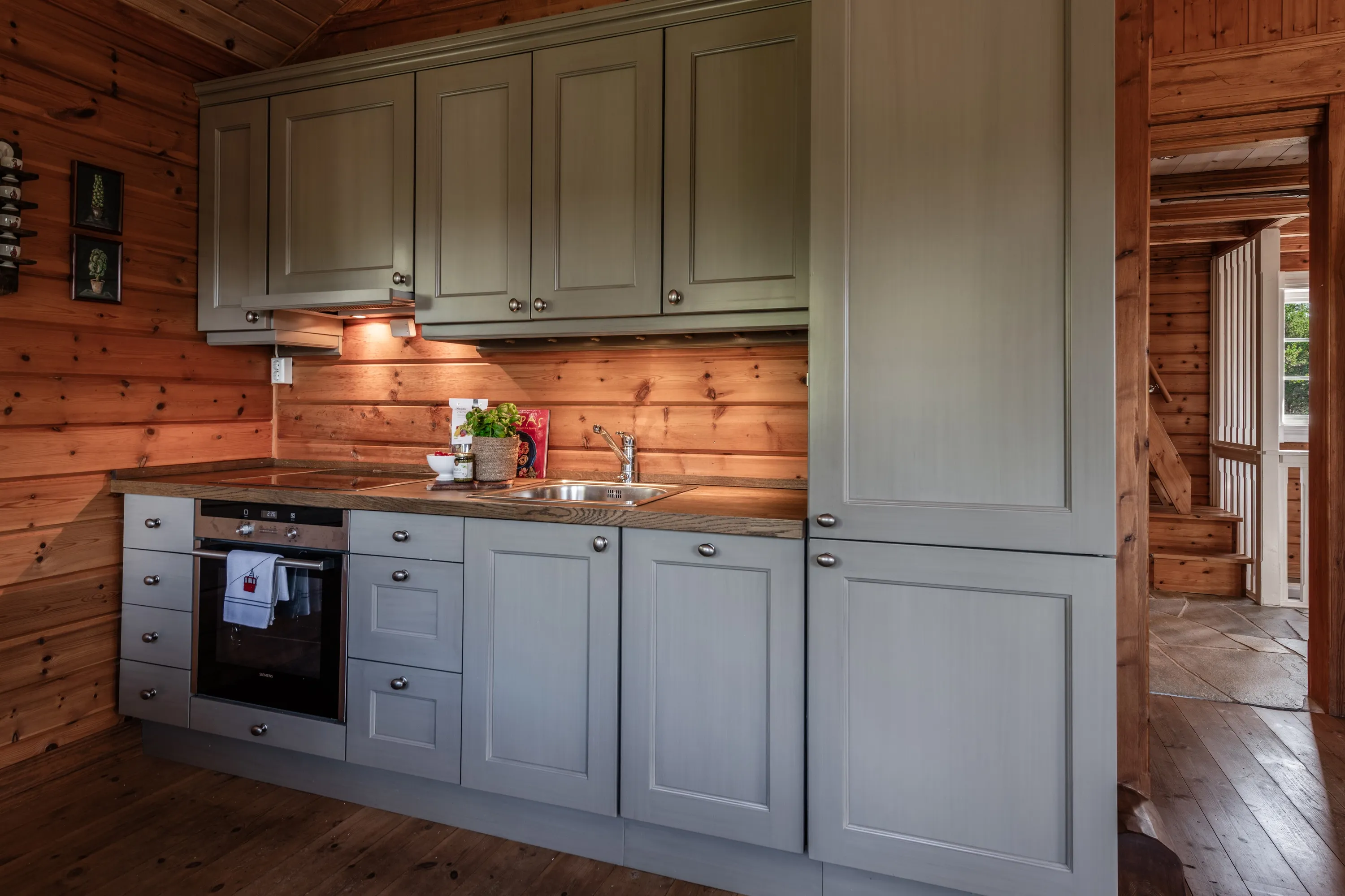 1940s Norwegian Cabin with Expansive Grounds in Geilo, Ideal for Skiing Enthusiasts - View image 8 of 15