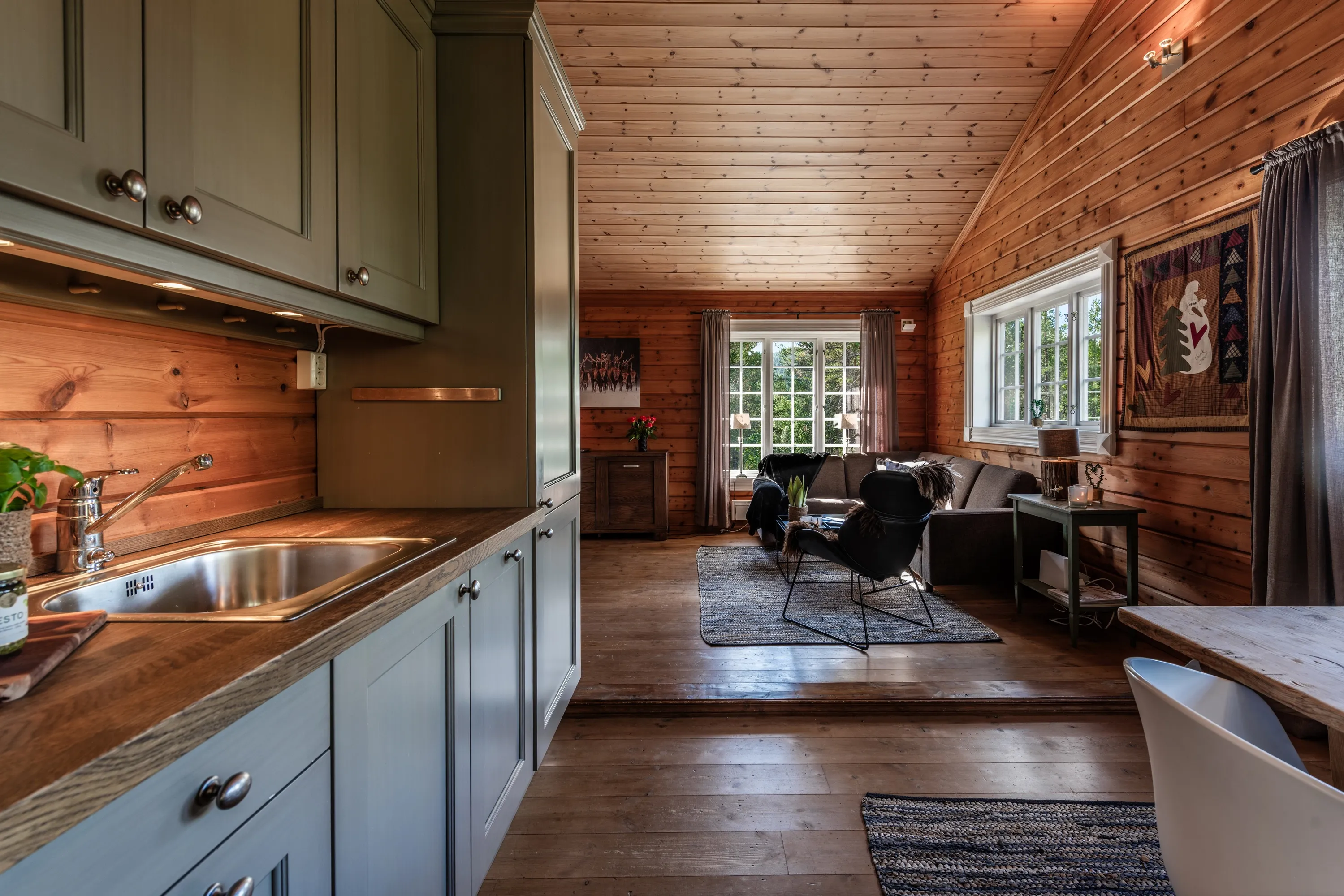 1940s Norwegian Cabin with Expansive Grounds in Geilo, Ideal for Skiing Enthusiasts - View image 9 of 15