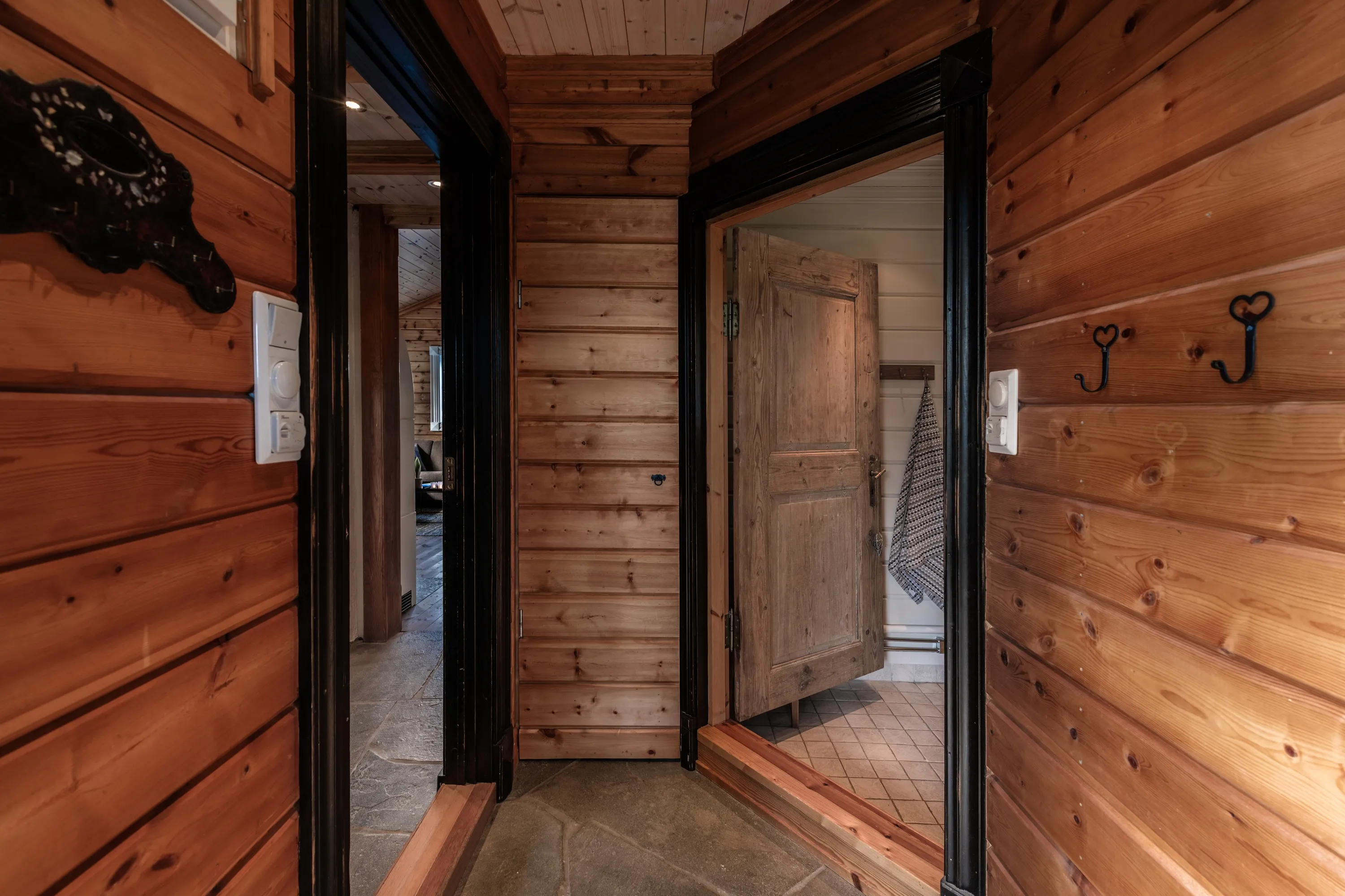 1940s Norwegian Cabin with Expansive Grounds in Geilo, Ideal for Skiing Enthusiasts - View image 11 of 15