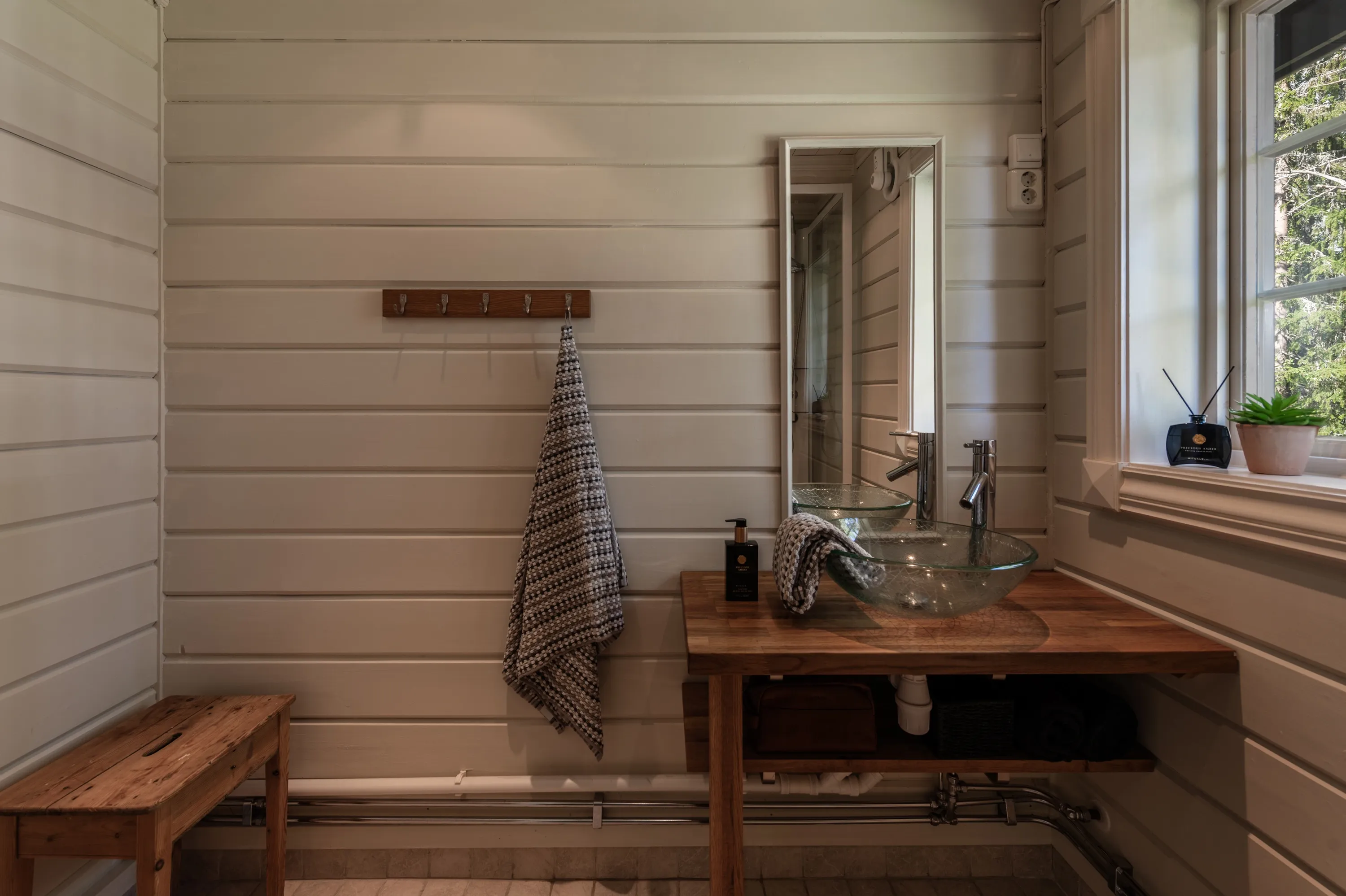 1940s Norwegian Cabin with Expansive Grounds in Geilo, Ideal for Skiing Enthusiasts - View image 13 of 15