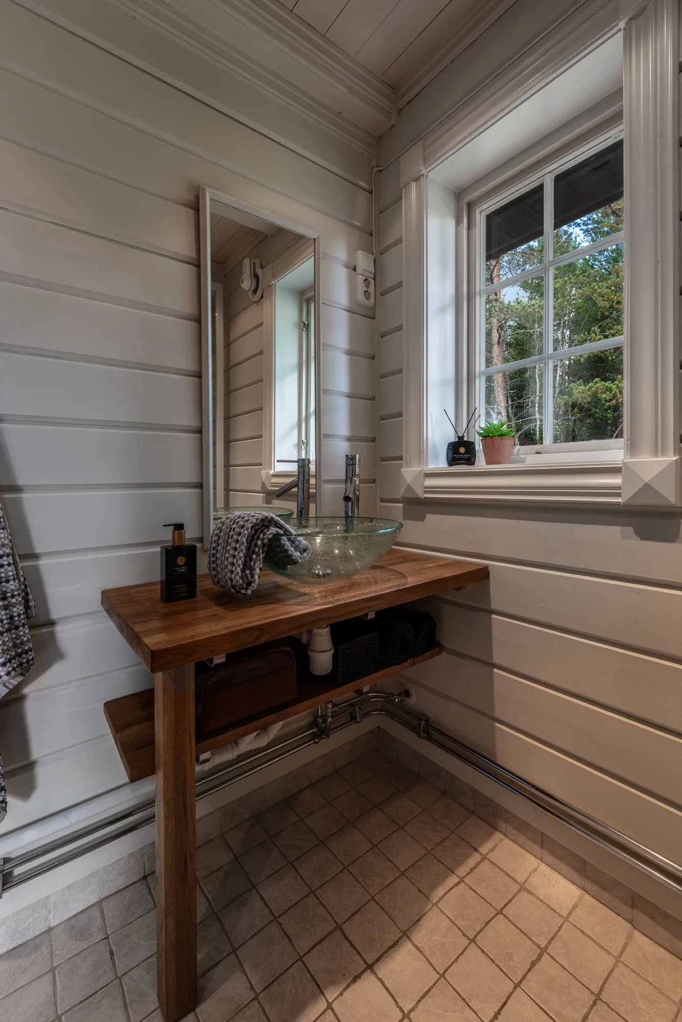 1940s Norwegian Cabin with Expansive Grounds in Geilo, Ideal for Skiing Enthusiasts - View image 14 of 15