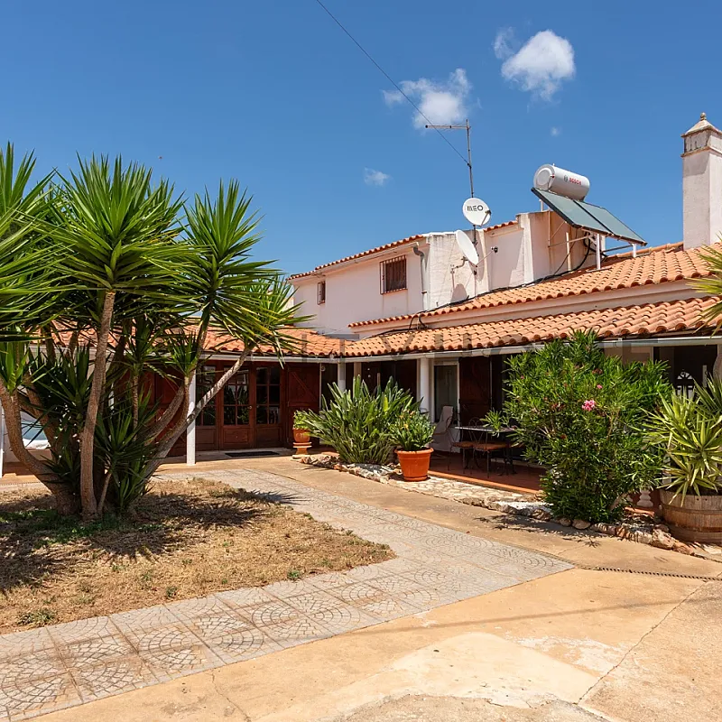 Spacious 5-Bedroom House with Garden and Terrace in Paderne, Albufeira