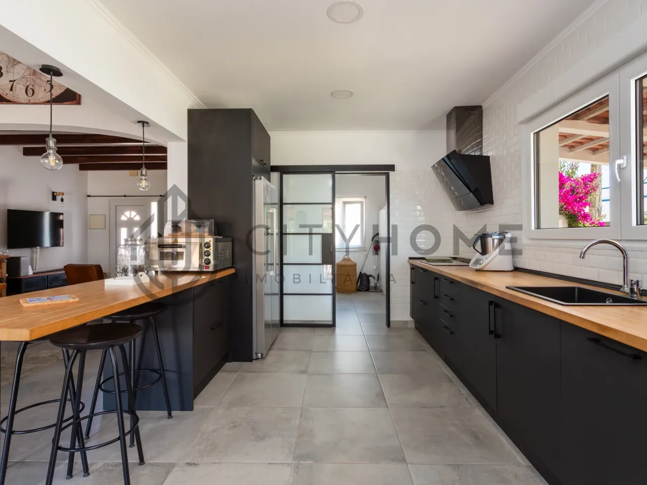 Spacious 5-Bedroom House with Garden and Terrace in Paderne, Albufeira - View image 6 of 34