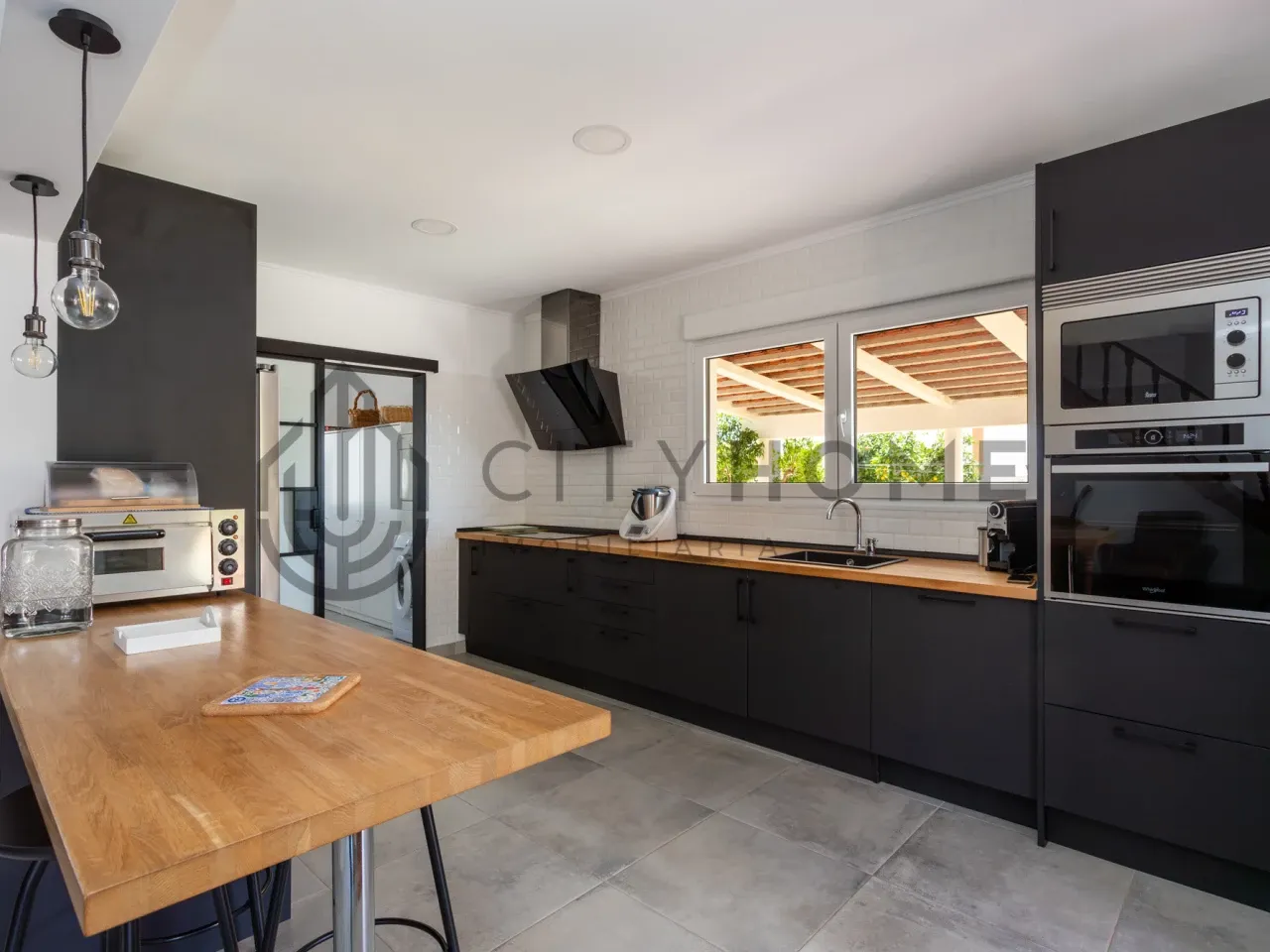 Spacious 5-Bedroom House with Garden and Terrace in Paderne, Albufeira - View image 7 of 34